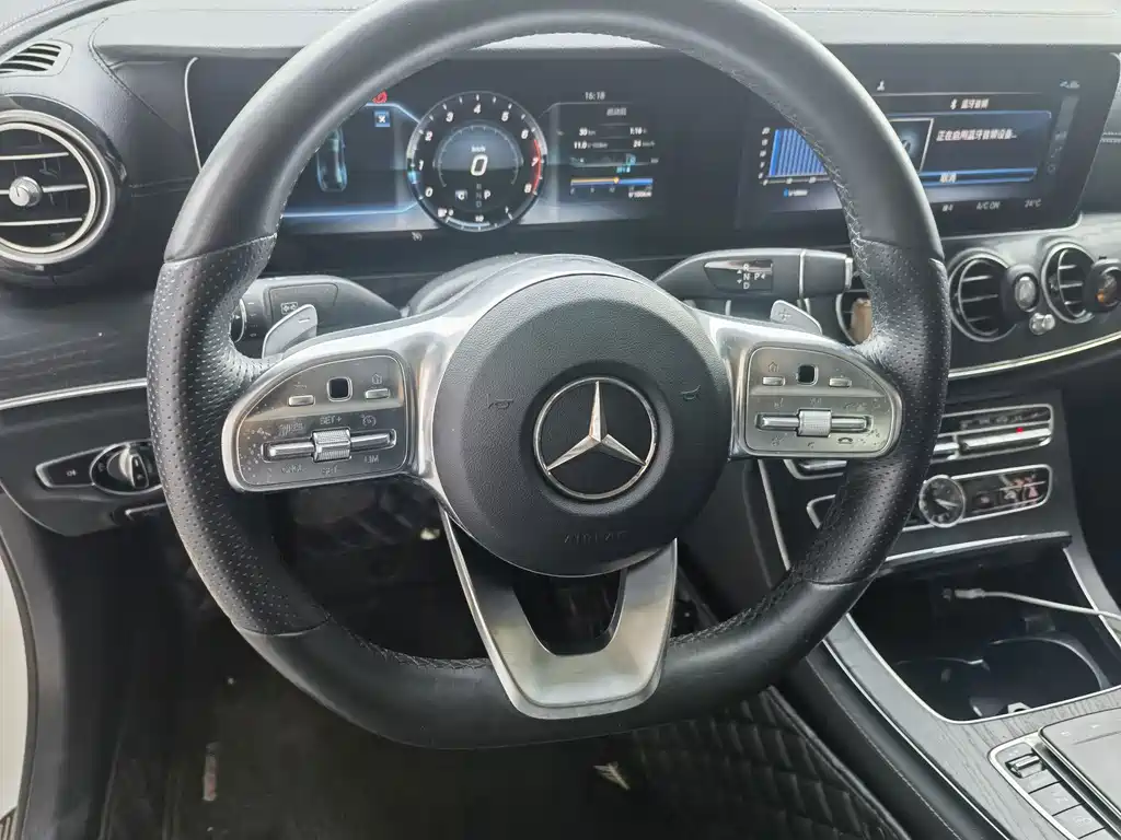 Mercedes-Benz E-Class 2018 — фото 11