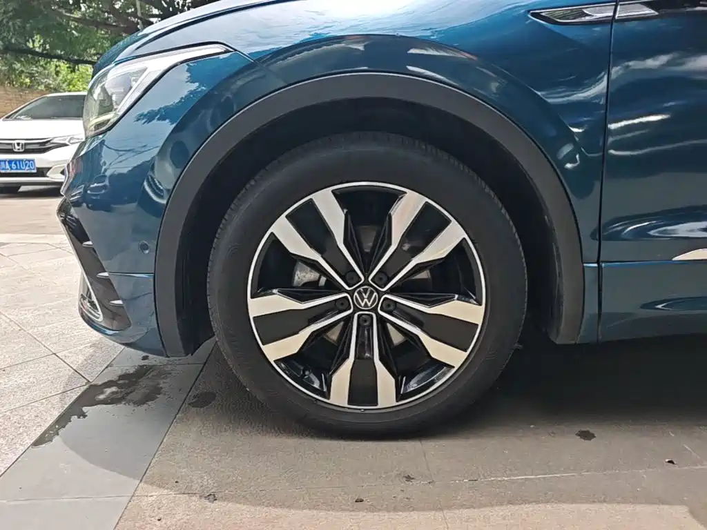 Volkswagen Tiguan L 2022 — фото 23