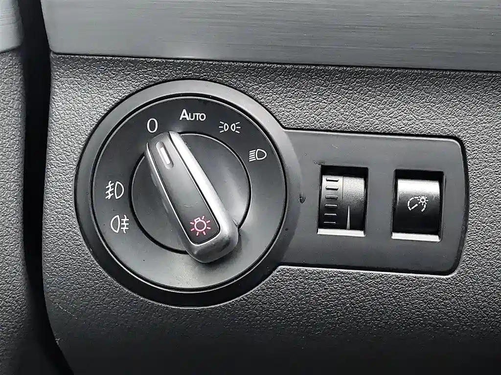 Volkswagen Touran 2014 — фото 21