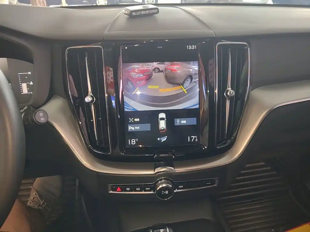 Volvo XC60 2019 — фото 13