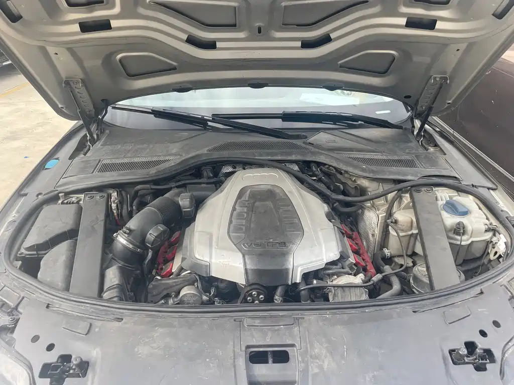 Audi A8 2015 — фото 23