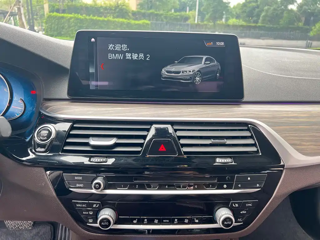 BMW 5 Series 2018 — фото 26
