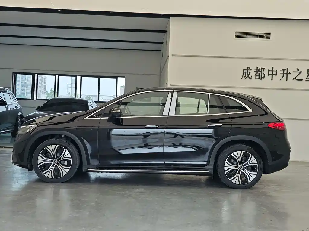 Mercedes-Benz EQE SUV 2026 — фото 11