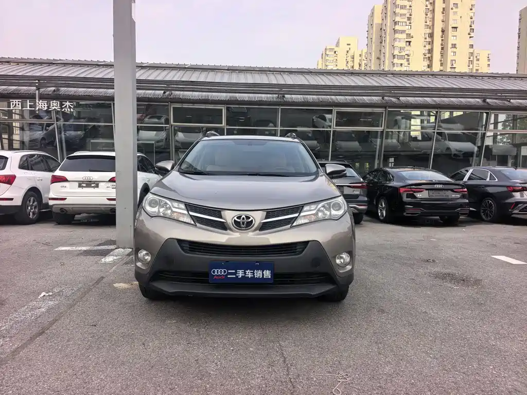 Toyota RAV4 2015 — фото 2