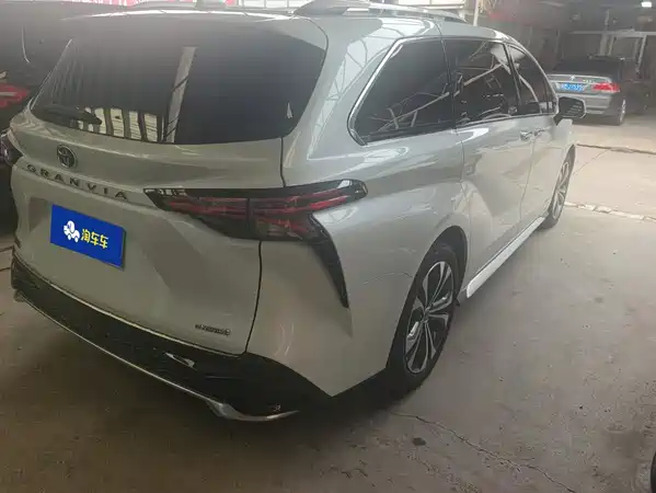 Toyota Granvia 2024