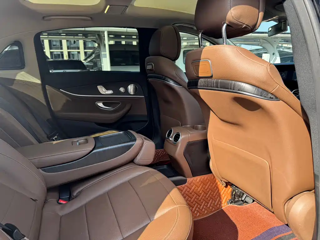 Mercedes-Benz E-Class 2019 — фото 14