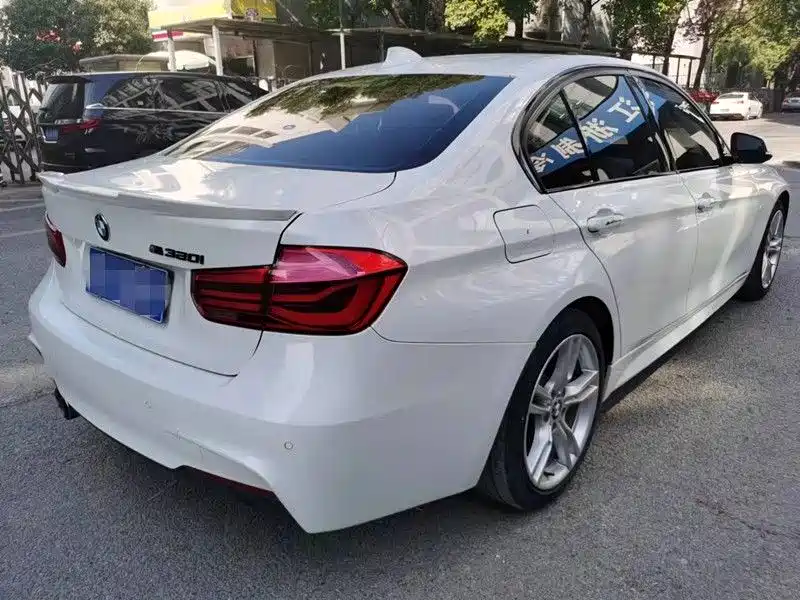 BMW 3 Series 2017 — фото 11