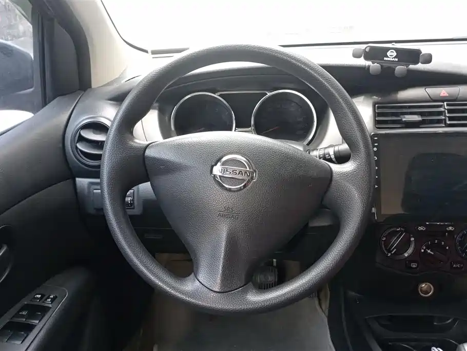 Nissan Livina 2014 — фото 15