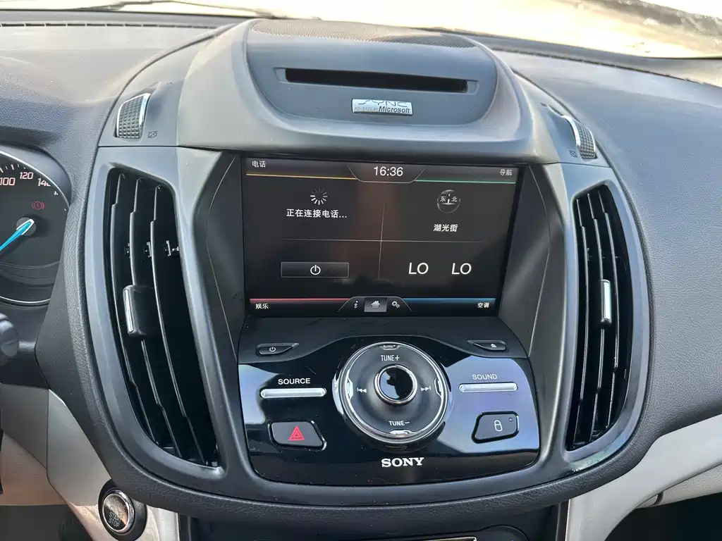 Ford Kuga 2015 — фото 18