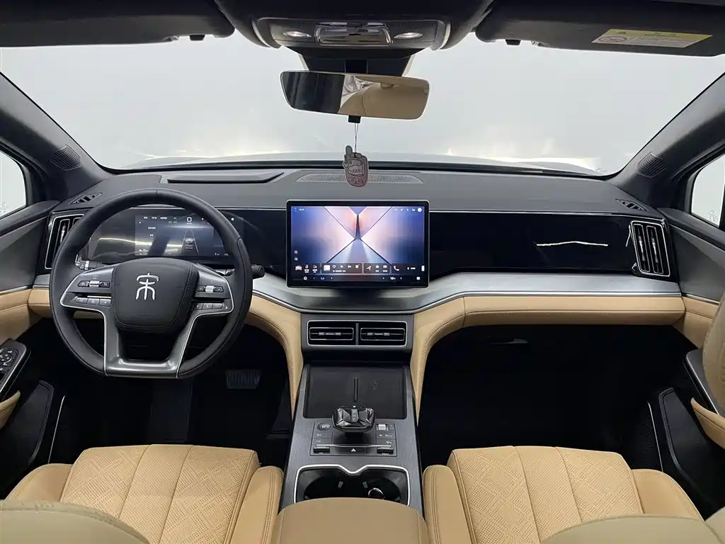 BYD L DM-i 2024 — фото 9
