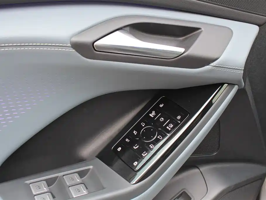 Audi Q6L E-Tron 2025 — фото 13