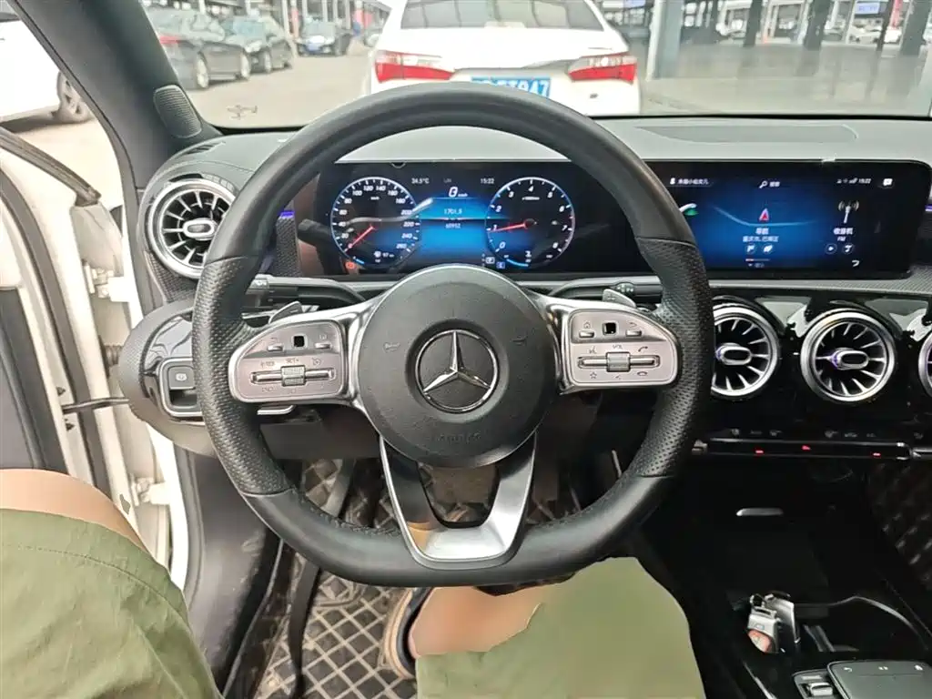 Mercedes-Benz A-Class 2021 — фото 11