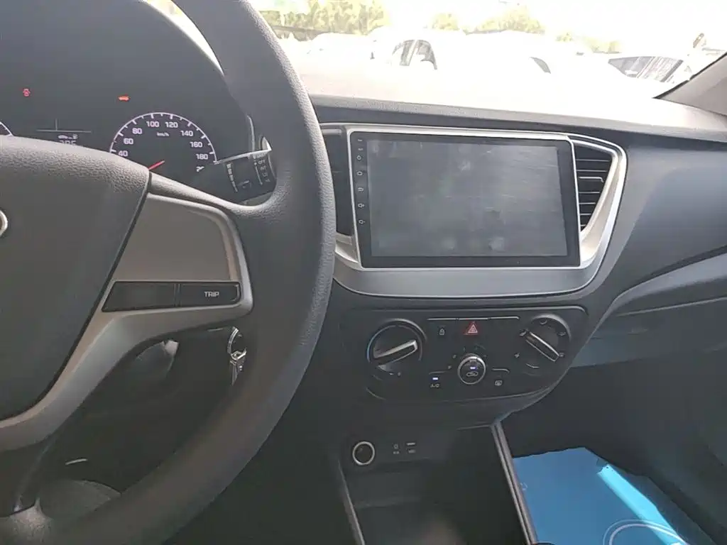 Hyundai Verna 2018 — фото 10