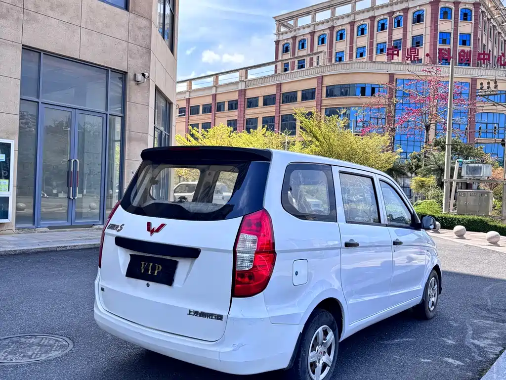 Wuling Hongguang 2016