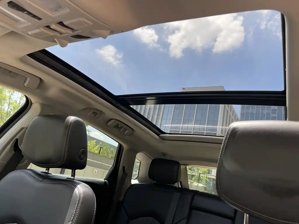 Cadillac SRX 2016 — фото 16