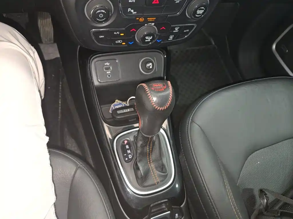 Jeep Compass 2017 — фото 14