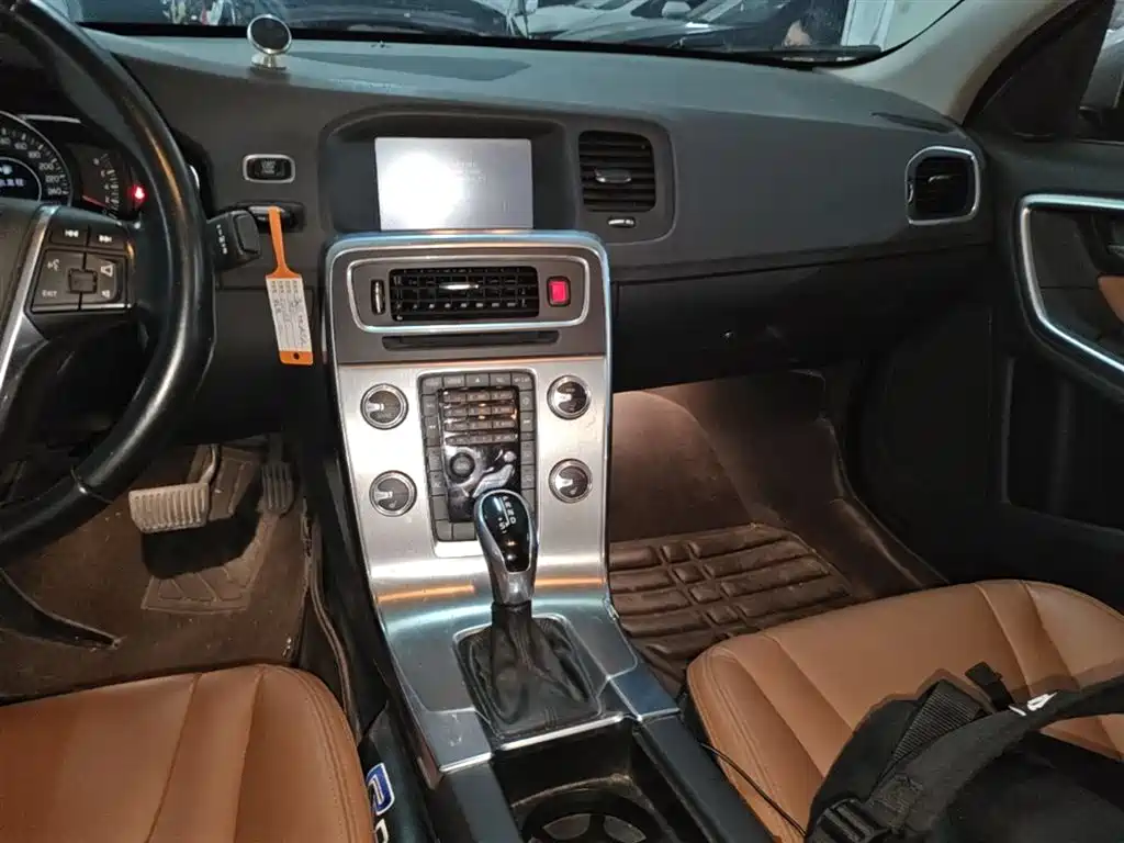 Volvo S60 2015 — фото 13