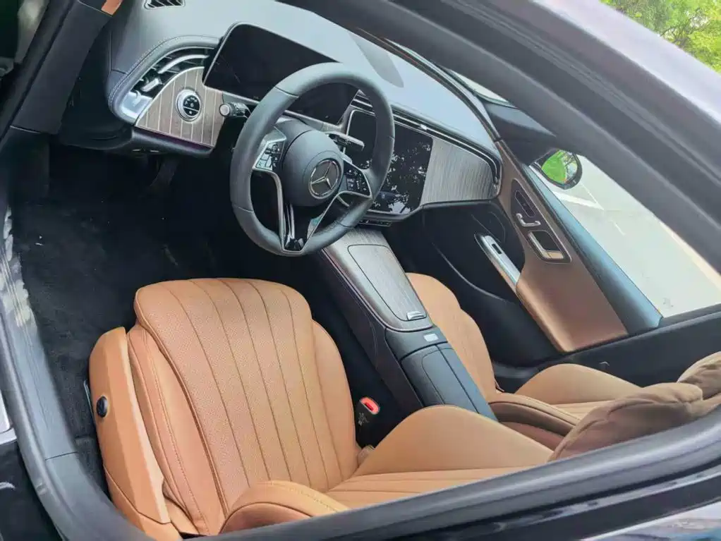 Mercedes-Benz E-Class 2025 — фото 3