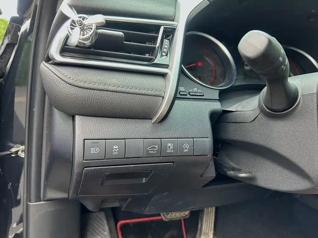 Toyota Camry 2023 — фото 14