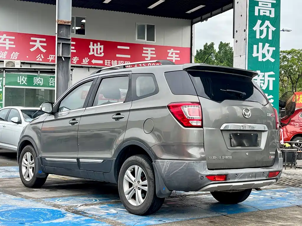 BAIC Huansu S3 2015 — фото 5