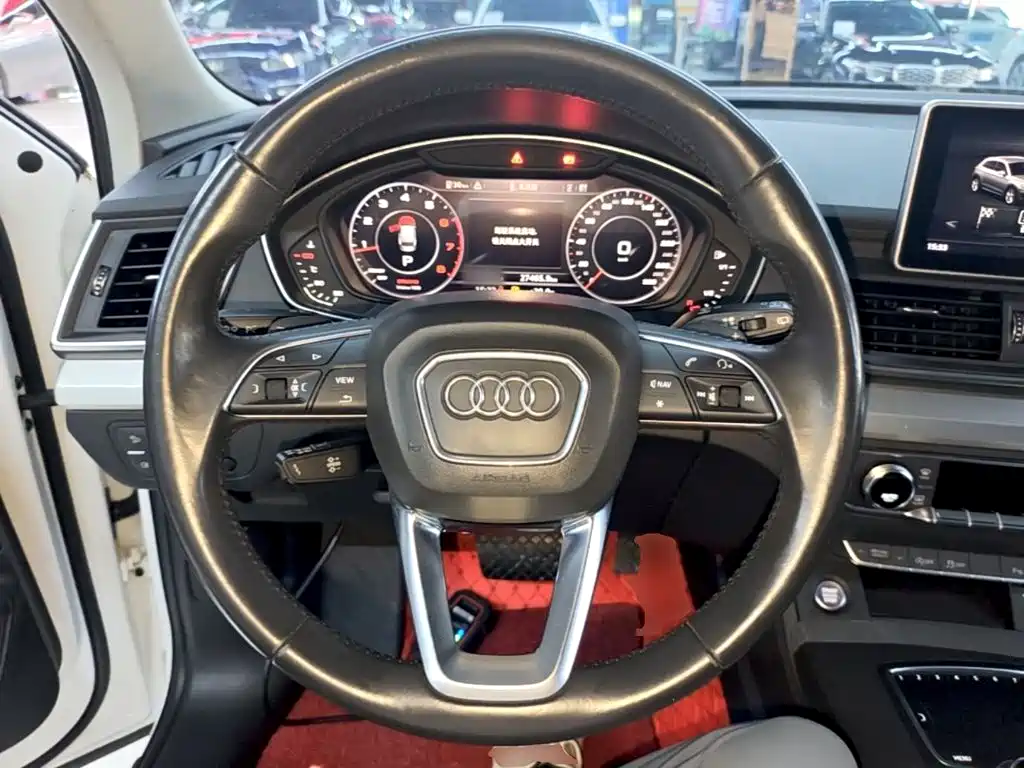 Audi Q5L 2019 — фото 11