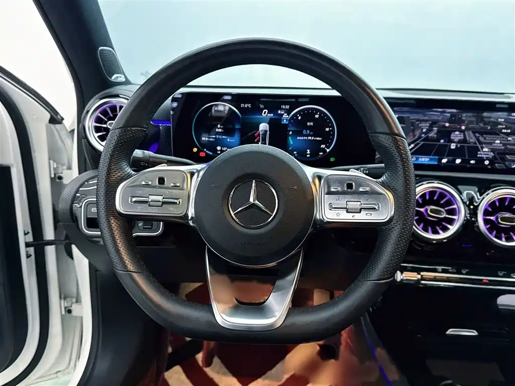 Mercedes-Benz A-Class 2023 — фото 17