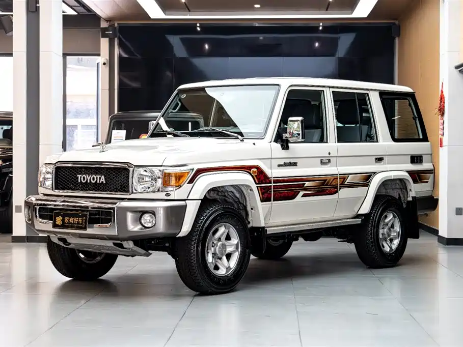 Toyota Land Cruiser 2024 — фото 1