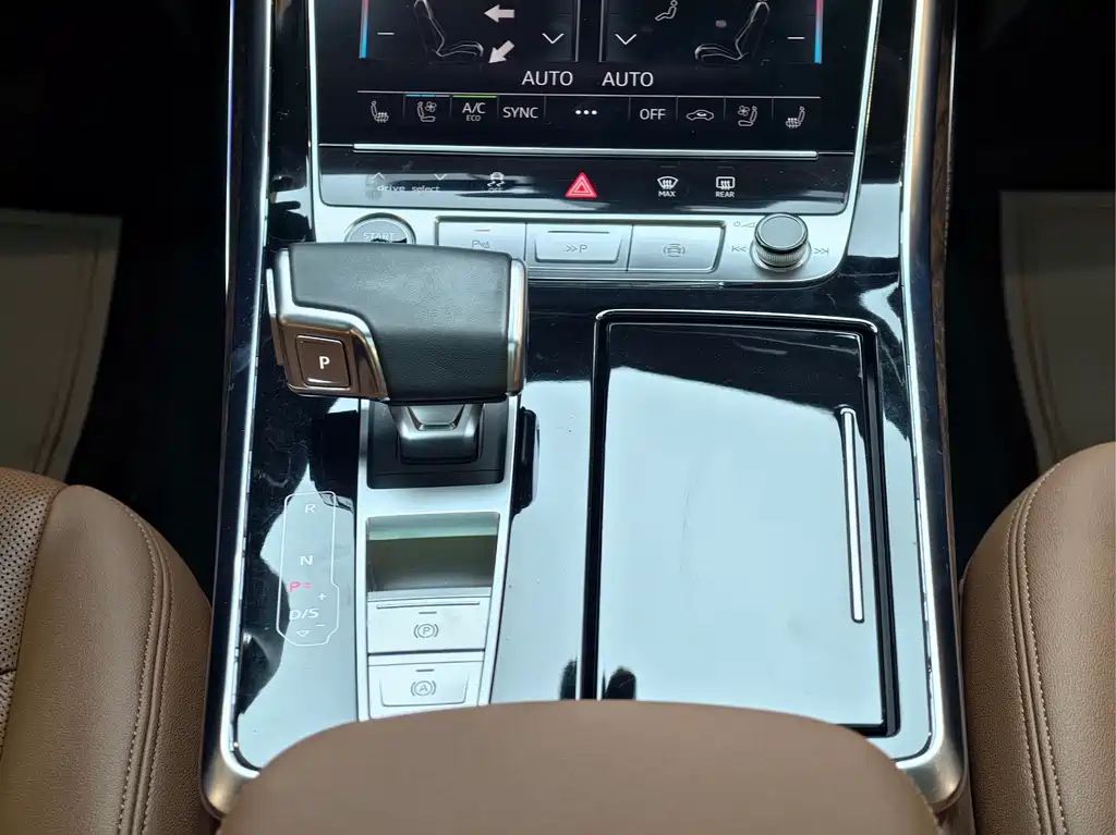 Audi Q7 2023 — фото 19