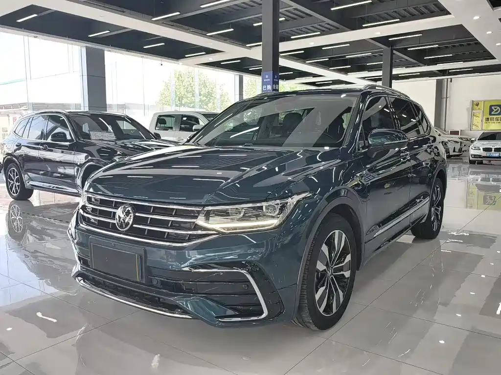 Volkswagen Tiguan L 2022 — фото 1
