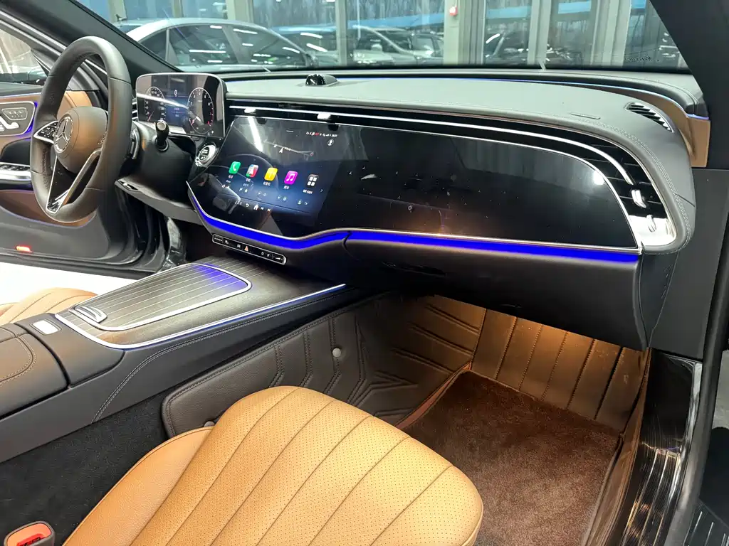 Mercedes-Benz E-Class 2025 — фото 10