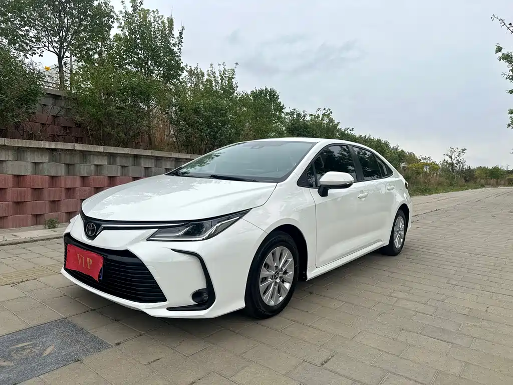 Toyota Corolla 2023 — фото 1