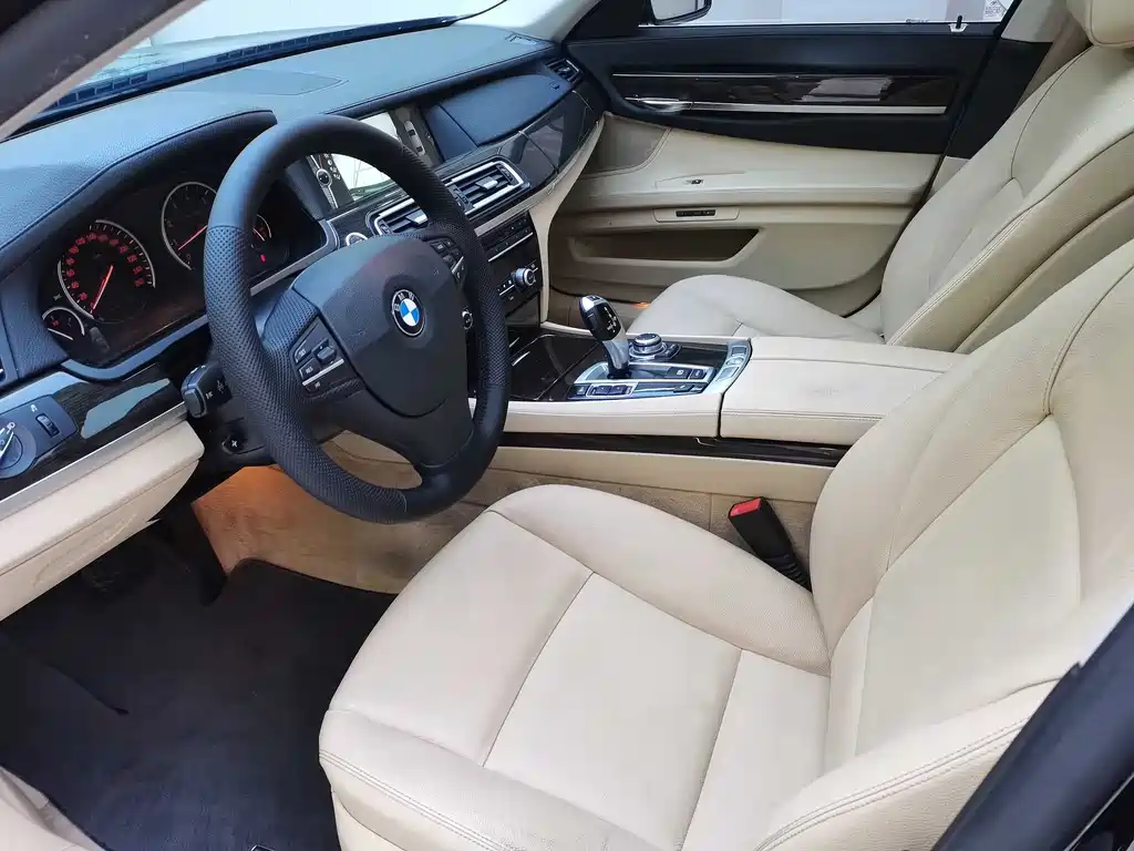 BMW 7 Series 2013 — фото 14