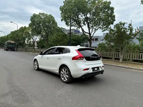 Volvo V40 2016