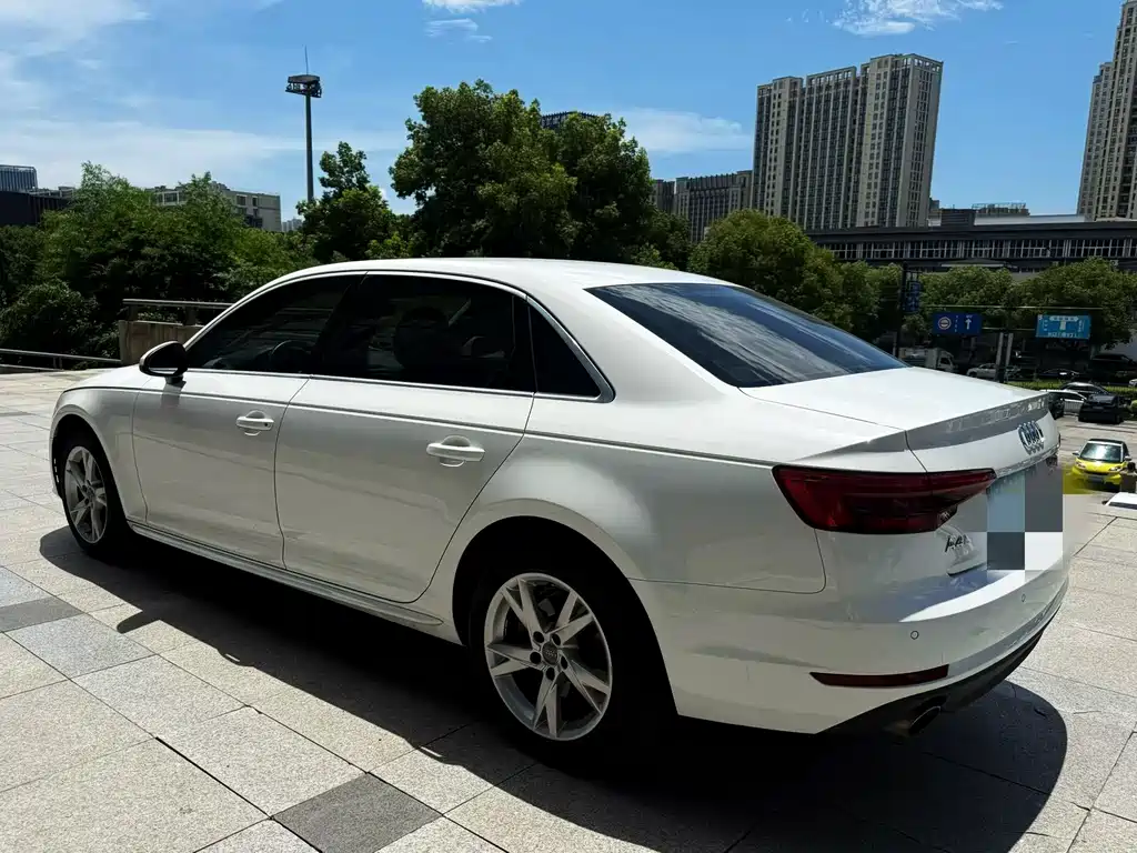 Audi A4L 2017