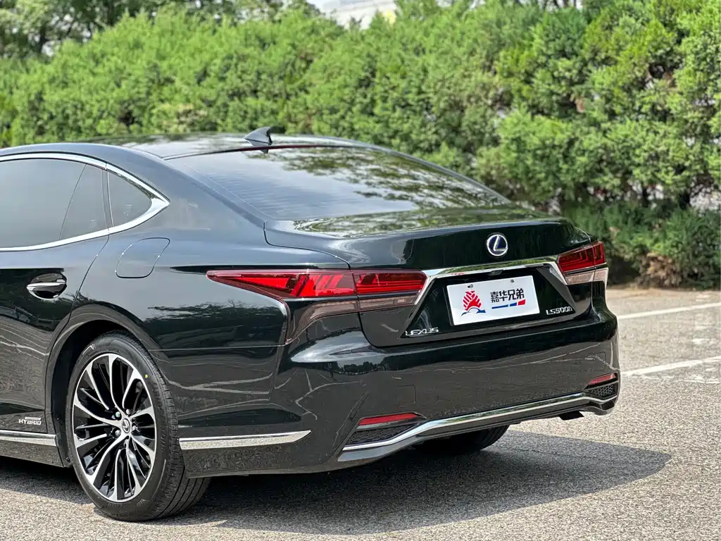Lexus LS 2021 — фото 11
