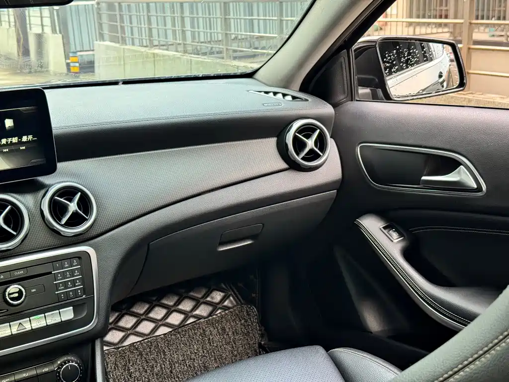 Mercedes-Benz GLA 2017 — фото 14