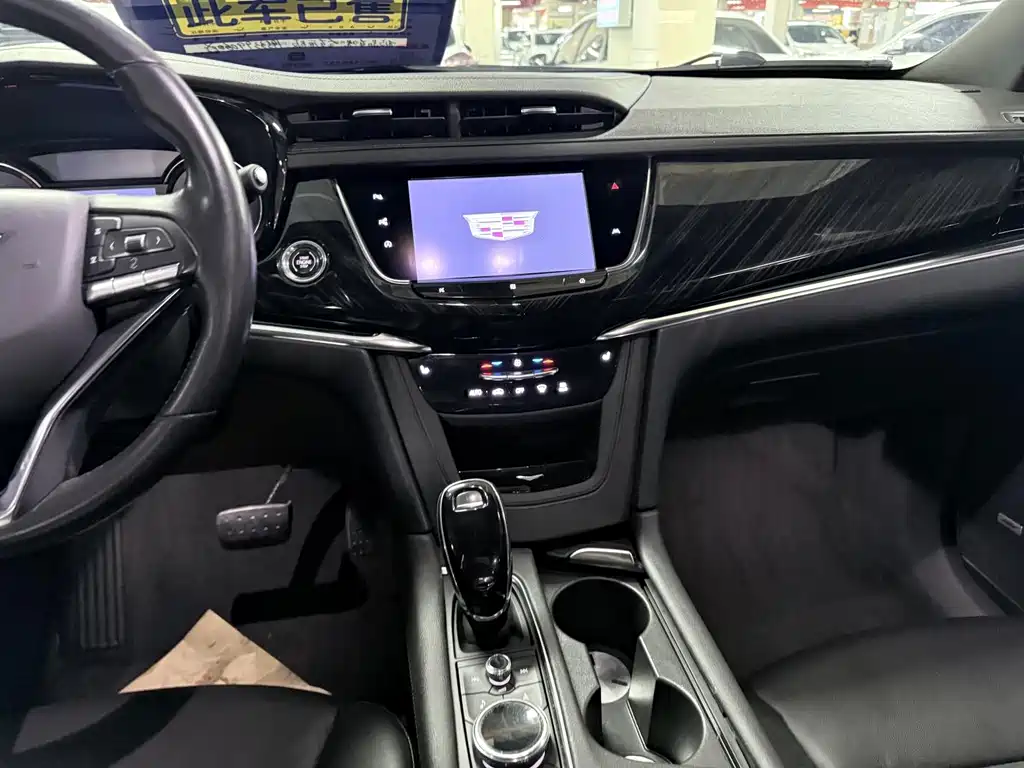 Cadillac XT6 2019 — фото 16