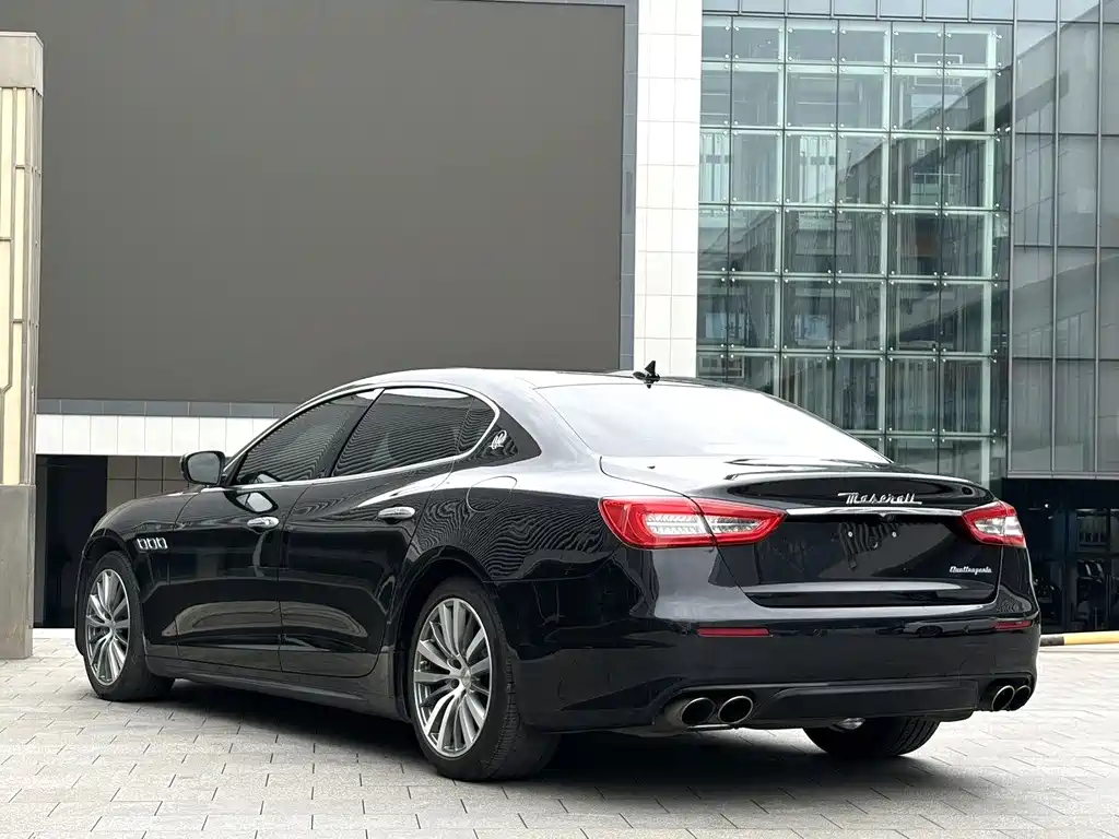 Maserati Quattroporte 2018 — фото 12