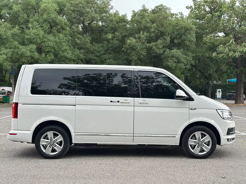 Volkswagen Multivan 2017 — фото 8