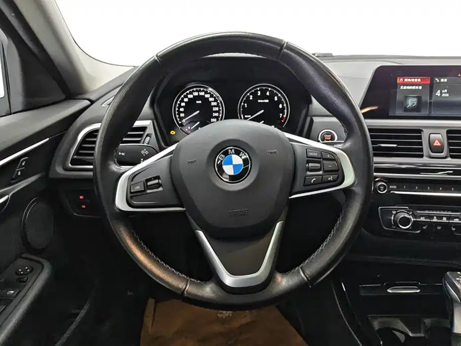 BMW 1 Series 2019 — фото 15