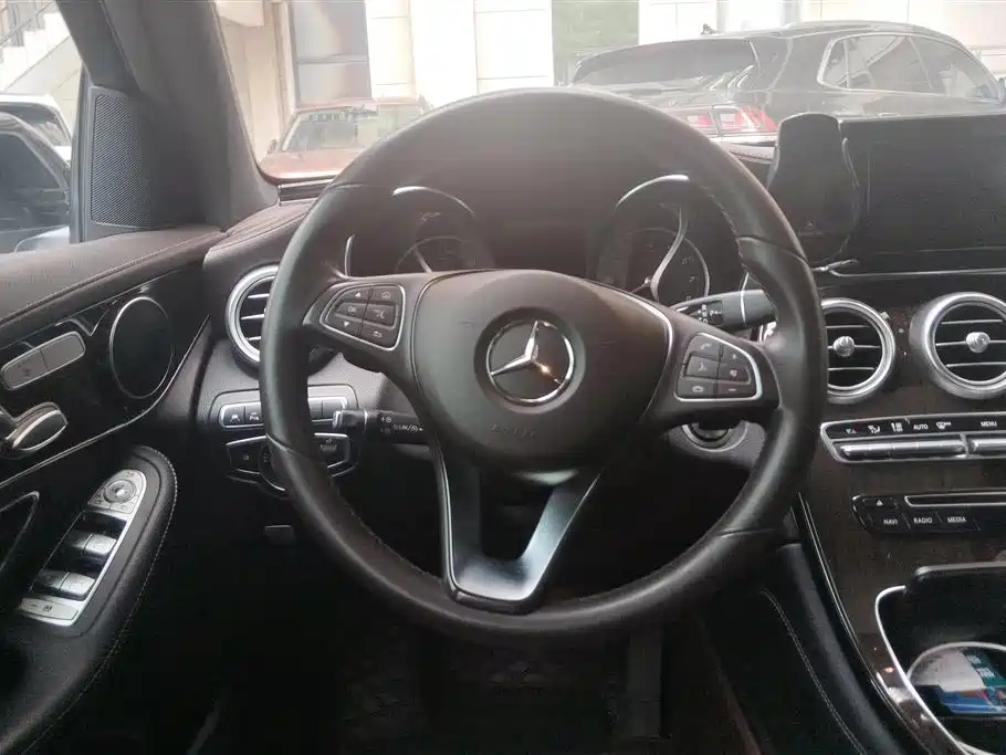 Mercedes-Benz GLC 2018 — фото 15