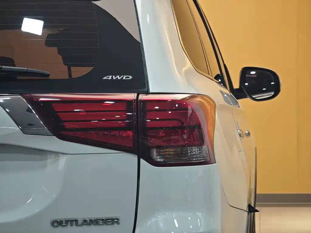 Mitsubishi Outlander 2019 — фото 28