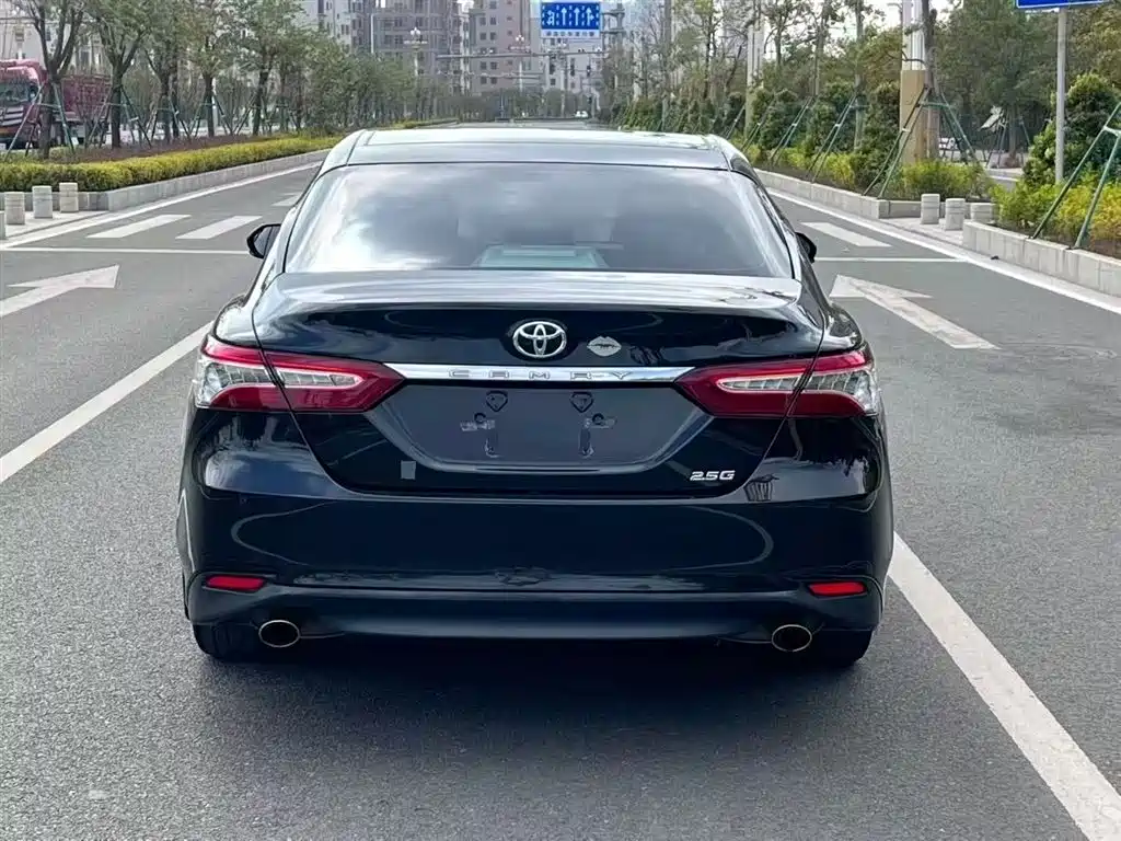 Toyota Camry 2020 — фото 8