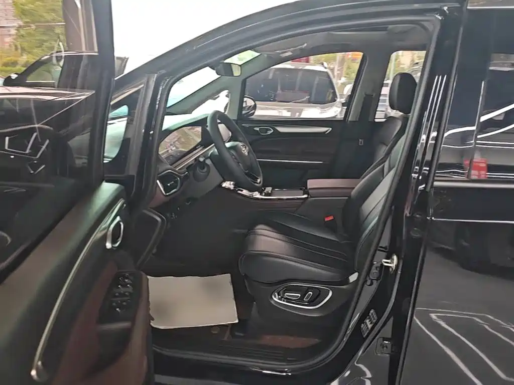 GAC Motor Trumpchi M6 2025 — фото 16