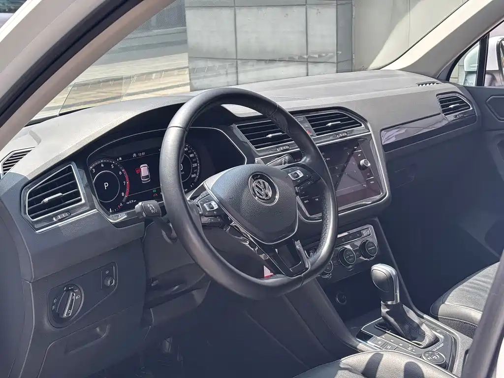 Volkswagen Tiguan 2019 — фото 10
