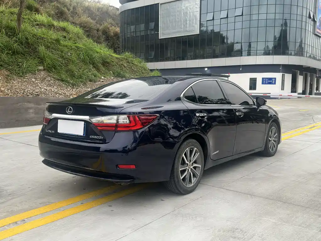 Lexus ES 2018 — фото 7