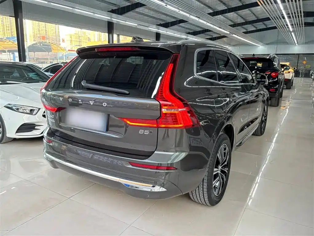 Volvo XC60 2022 — фото 7