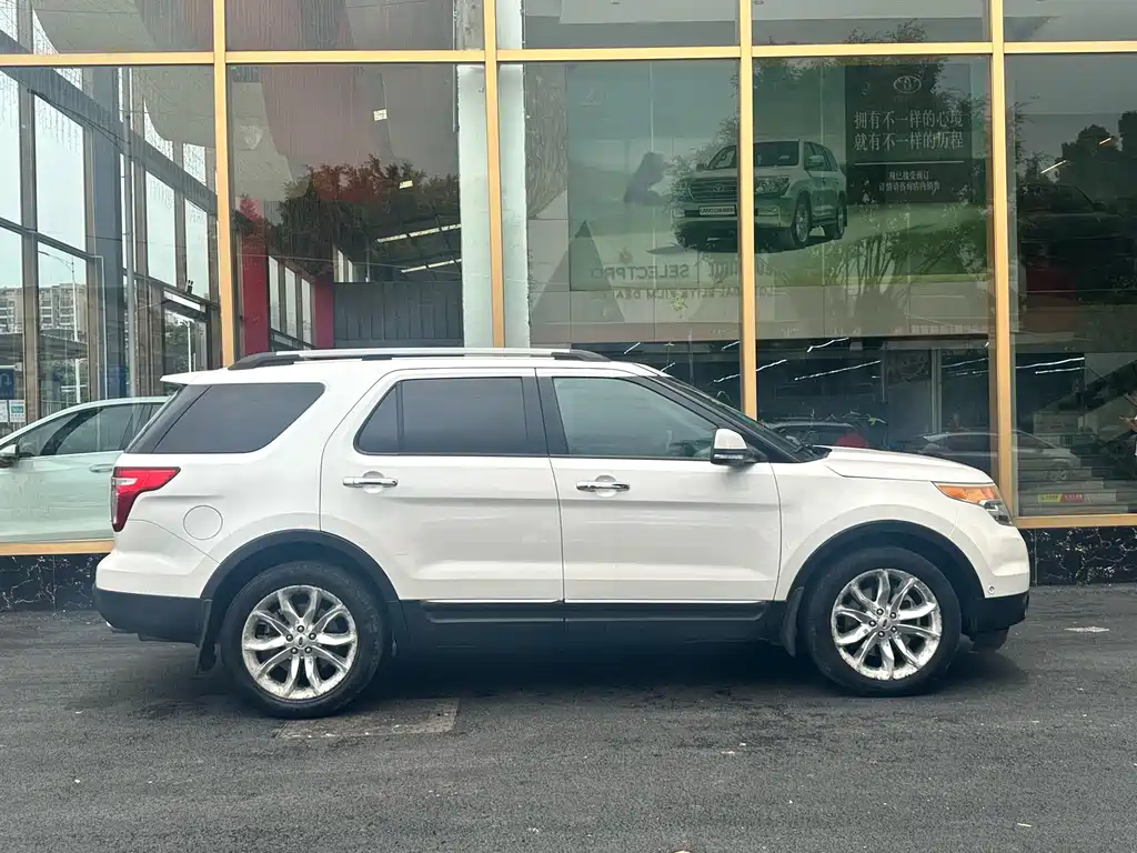Ford Explorer 2015 — фото 23