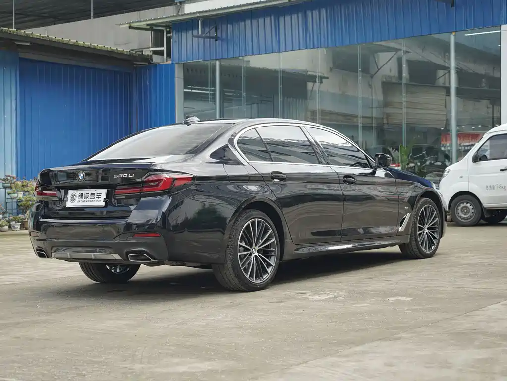 BMW 5 Series 2023 — фото 11