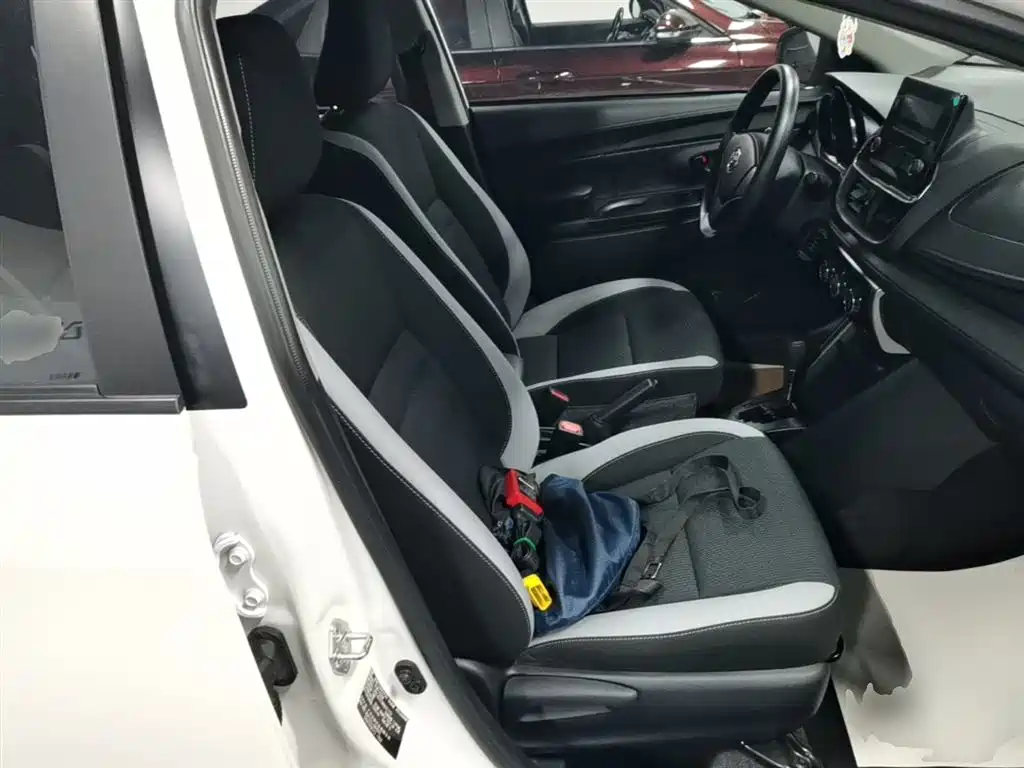 Toyota Yaris L 2021 — фото 25